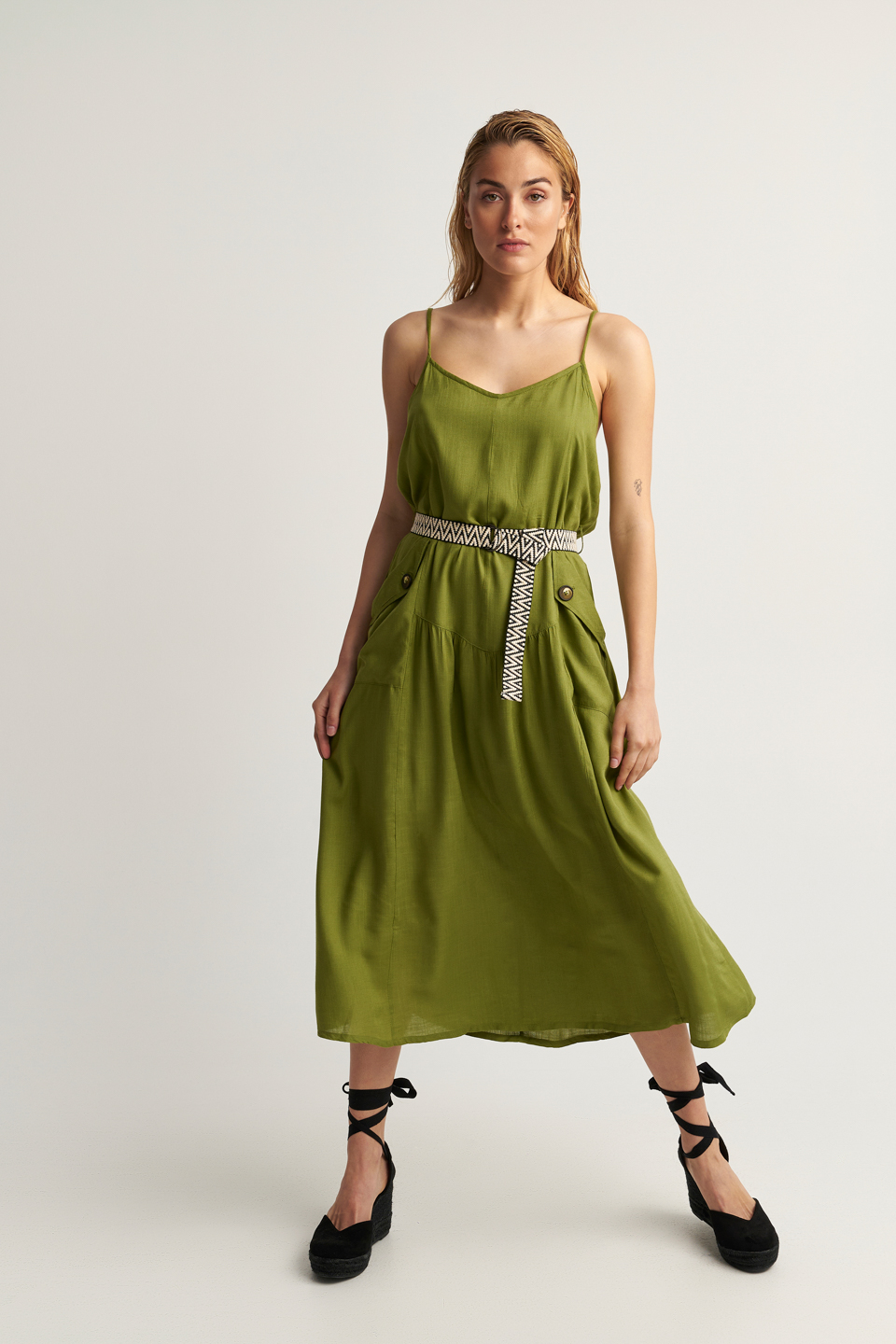 Φόρεμα μακρύ με λεπτή τιράντα Grass